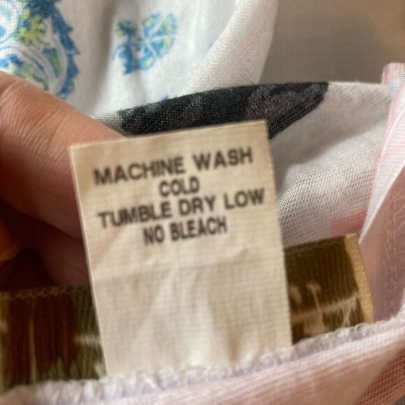 VTG Cat print watercolor Vneck top w/ delicate bling flutter sleeves 🐱 - Picture 15 of 15